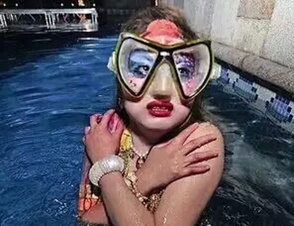 潛水拍照新姿勢，放下你的剪刀手，我們來這樣拍