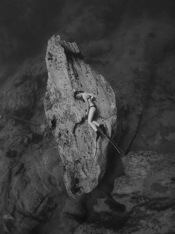 潛水拍照新姿勢，放下你的剪刀手，我們來這樣拍