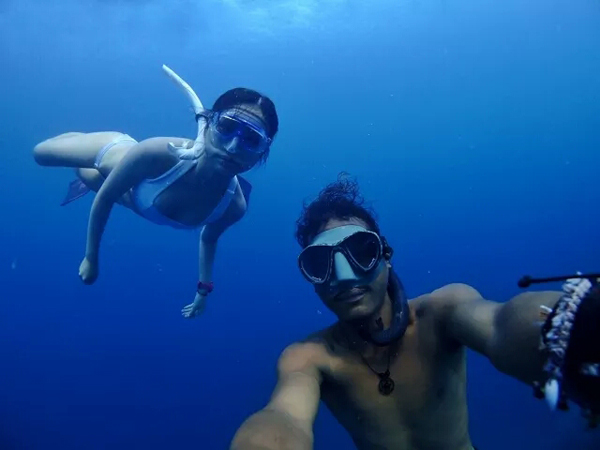 潛水拍照新姿勢，放下你的剪刀手，我們來這樣拍