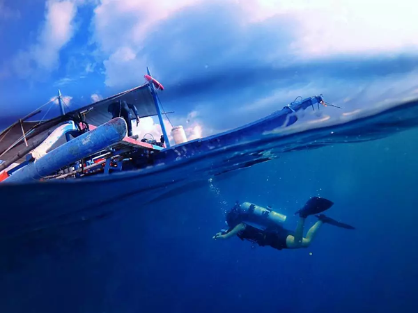 潛水拍照新姿勢，放下你的剪刀手，我們來這樣拍